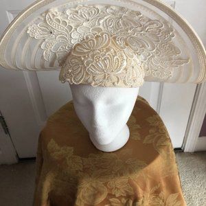 Ladies Cream Brim Hat In Lace